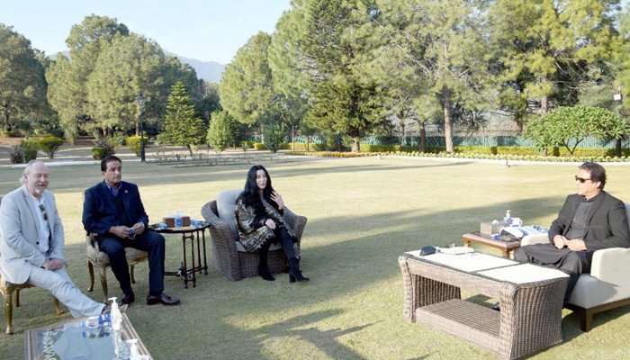 'Goddess of Pop' Cher meets PM Imran Khan on visit to see 'world’s loneliest elephant' Kaavan